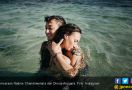 Berpelukan di Pantai, Nadine dan Dimas Anggara Bikin Iri - JPNN.com