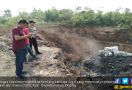 Pasutri Tewas Mengenaskan Tertimbun Tanah di Tambang Ilegal - JPNN.com