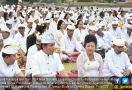 Ribuan Siswa di Karangasem Bali Lakukan Upacara Pawintenan - JPNN.com