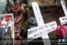 Isak Tangis Iringi Pemakaman Dua Bocah yang Dibunuh Sang Ibu - JPNN.com