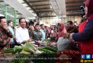 Pak Jokowi Cari Emping Mentah di Pasar - JPNN.com