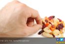 Hobi Makan Camilan Tapi Takut Berat Badan Naik? Ikuti 5 Cara ini - JPNN.com