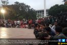 Ratusan Relawan Telanjur Tunggu Jokowi-Mahfud MD di Tuprok - JPNN.com