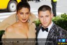 Priyanka Chopra dan Nick Jonas Resmi Bertunangan - JPNN.com