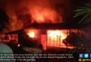 Dua Lapo Tuak di Paluta Dibakar Ratusan Ibu-ibu - JPNN.com
