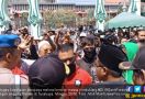 Massa #2019GantiPresiden vs Banser Bentrok di Masjid, Panas! - JPNN.com