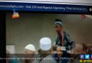 Video Viral: Jemaah Haji Sakit Digendong Warga Suriah - JPNN.com