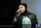 Melly Goeslaw Beber Rahasia di Balik Lagu Restu dari Syahrini - JPNN.com