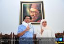 Khofifah Beri Serban Spesial Untuk Timses Jokowi di Jatim - JPNN.com