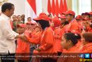 Alhamdulillah, Jokowi Serahkan Langsung Bonus Atlet APG - JPNN.com