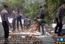TNI dan Polri Berinergi Bersihkan Puing Rumah Korban Gempa - JPNN.com