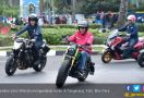Naik Motor Keren, Jokowi Blusukan ke Pasar Anyar Tangerang - JPNN.com