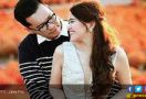 Mau Foto Pre Wedding? Pilih Gaun Satu Warna - JPNN.com