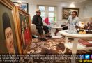 Imam Nahrawi Dapat Lukisan dan Buku Spesial dari Gus Nas - JPNN.com