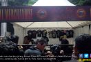 Kaus Guns N' Roses Laris Manis Diburu Penonton - JPNN.com