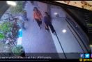 Ibu dan Anak Terekam CCTV Saat Curi Emas - JPNN.com