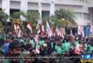 Tarif Dipangkas, Ratusan Driver Menyeruduk Kantor GoJek - JPNN.com