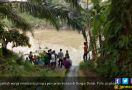 Tragis, Bocah 7 Tahun Terpeleset dan Hanyut di Sungai Denai - JPNN.com