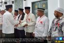 Presiden Serahkan 320 Sertifikat Wakaf di Banda Aceh - JPNN.com