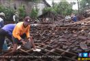 Puting Beliung Numpang Lewat, 4 Rumah Langsung Roboh - JPNN.com