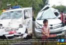 Ambulans vs Mobil Dinas: Pasien, Staf dan Plt Kadisdik Tewas - JPNN.com