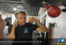 Perampok Bonyok Dihajar Kakek 68 Tahun Eks Juara Kickboxing - JPNN.com