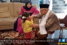 Kecupan Abah Ma'ruf untuk Cucu - JPNN.com