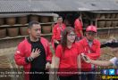 Giring Takjub Lihat Produksi Keramik Lokal - JPNN.com