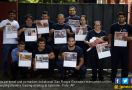 Pemadam Kebakaran Kritik Pemerintah Lewat Kalender Telanjang - JPNN.com