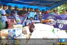 Aremania Muba Salurkan Bantuan untuk Korban Tsunami Selat Sunda - JPNN.com