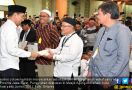 Lagi, Jokowi Serahkan Ratusan Sertifikat Tanah Wakaf di Jabar - JPNN.com