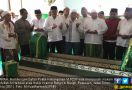Jaga Adat, Hasto dan Djarot Ziarahi Makam Habib Kramat - JPNN.com