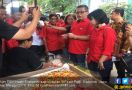 Blusukan di Pasar Panji, Hasto Beli Makanan Tradisional, Ningsih Semringah - JPNN.com