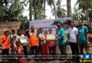 Gandeng Rumah Zakat, IndosatM2 Bantu Korban Tsunami Selat Sunda - JPNN.com