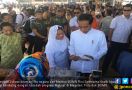 Presiden Jokowi dan Bu Rini Berdialog dengan Ratusan Nasabah Mekaar - JPNN.com