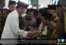 Jokowi Serahkan 253 Sertifikat Wakaf di Ngawi - JPNN.com