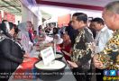 Jokowi Saksikan Langsung Warga Tarik Duit PKH - JPNN.com