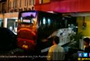 Bus Jemputan Karyawan Seruduk Ruko di Kalimalang, 1 Luka-luka - JPNN.com