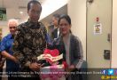 Bawa Boneka Hello Kitty, Jokowi Kunjungi Shakira - JPNN.com