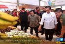 Masuk Pasar Modern Bintaro, Jokowi: Harga Sangat Stabil - JPNN.com