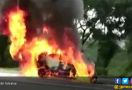 Baru Beli Mobil Rp 200 Juta Eh Malah Terbakar di Tol - JPNN.com