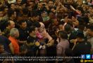 Beli 3 Baju Kaus Merek Lokal yang Lagi Diskon, Jokowi jadi Rebutan Emak-Emak - JPNN.com