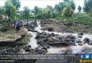 Jalan Penghubung Lima Desa di Kerinci Putus Diterjang Banjir - JPNN.com
