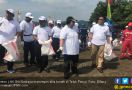 Menteri Siti Nurbaya Pimpin Aksi Bersih di Pantai Teluk Penyu Cilacap - JPNN.com