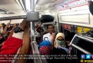 Gokil, Pak Jokowi Pulang ke Bogor Berdesak-desakan Naik KRL - JPNN.com