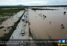 Kubu Jokowi Sebut Banjir Tol Madiun Karena Cuaca, Begini Reaksi BPN Prabowo - Sandi - JPNN.com