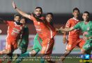 Suporter Akhiri Boikot, PSS Sleman Gunduli Borneo FC - JPNN.com