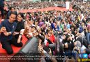 Asyik, Lihat Pose Jokowi dan Iriana di Atas Panggung - JPNN.com