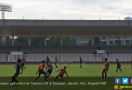 Keras, Beberapa Pemain Timnas U-23 Jatuh, Laga Sempat Dihentikan - JPNN.com