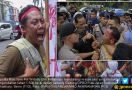 Demo Suku Sakai di Depan Kantor Gubernur Riau Berakhir Ricuh - JPNN.com